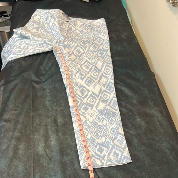 🔥Elliott Lauren Blue and White Patterned Pants🔥 - Picture 6 of 8